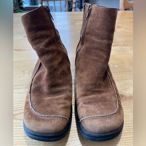 Hush Puppies women’s Brown Suede Chukka Boots